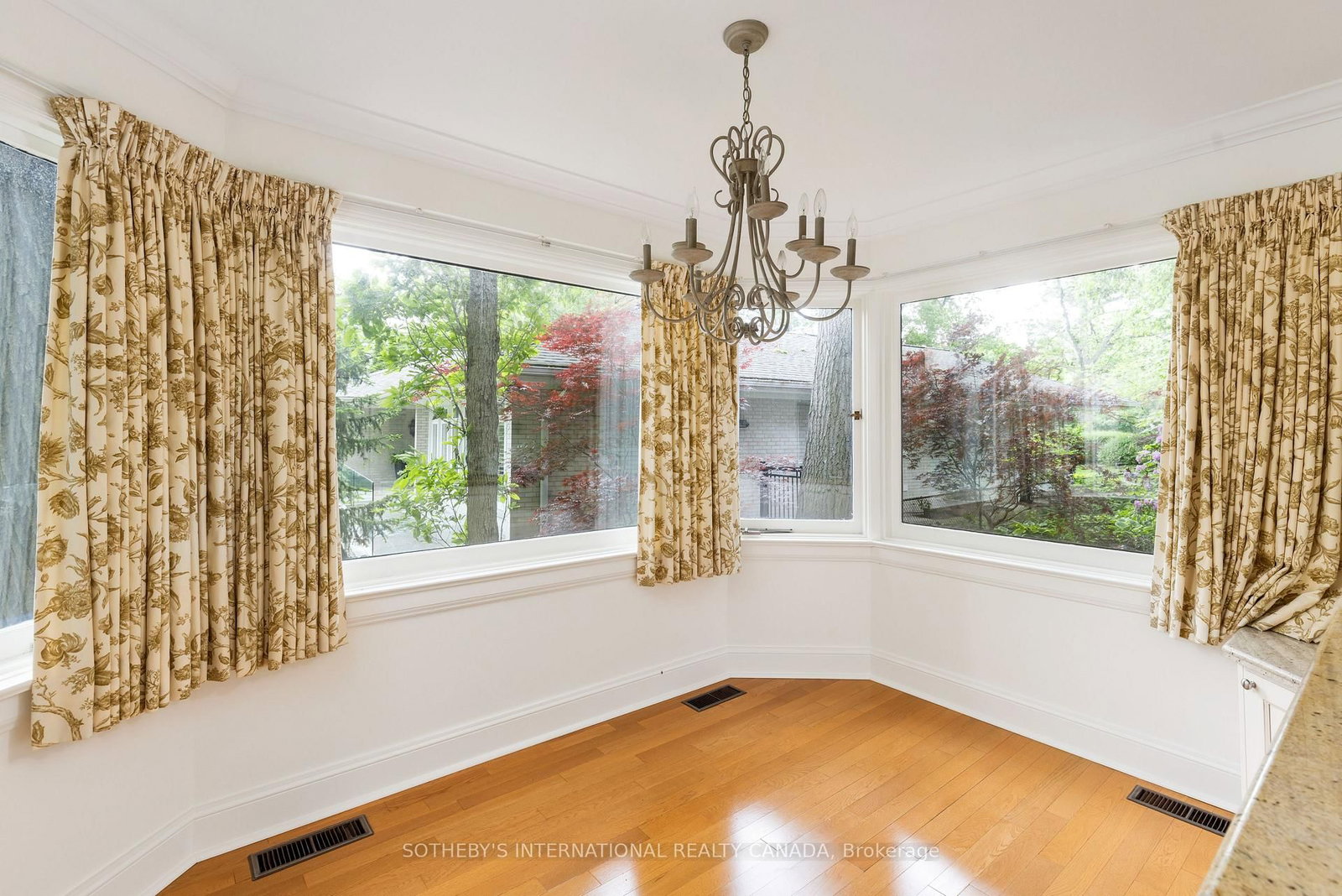 38 Edenbrook Hill • Toronto, ON photo 10