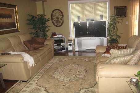 16 Flower Tr, Brampton, L6P1P1 | Image 2