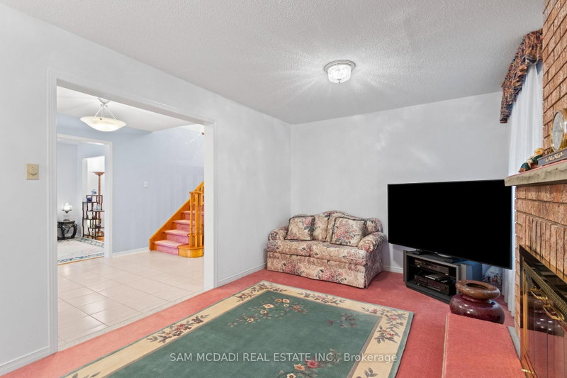 4461 Gladebrook Crescent
