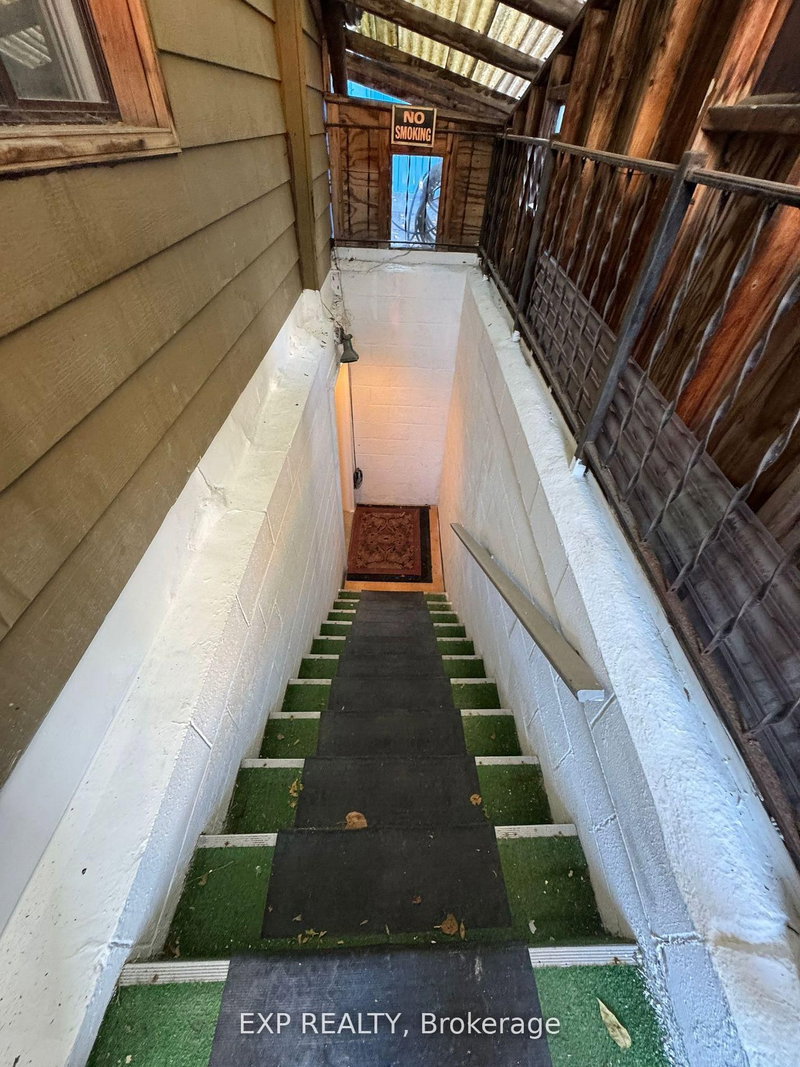 5 - 1594 Dupont Street