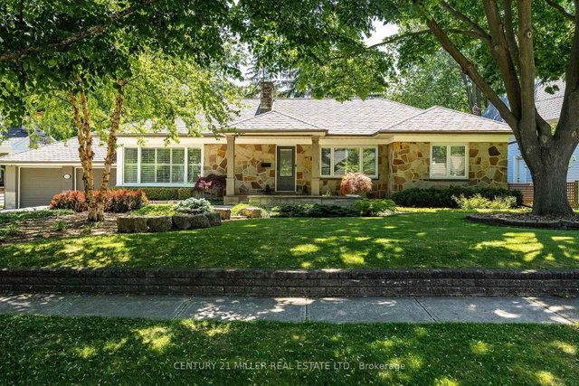 262 Oakwood Crescent