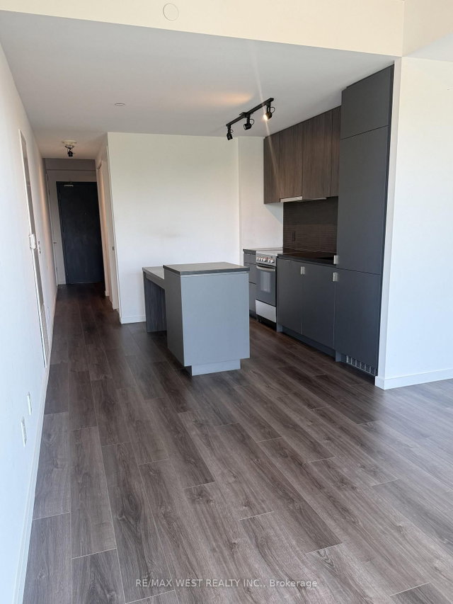 407 - 7 Smith Crescent