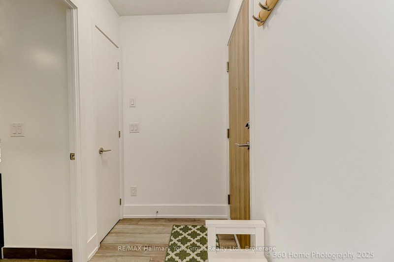 3100 Keele St photo 4