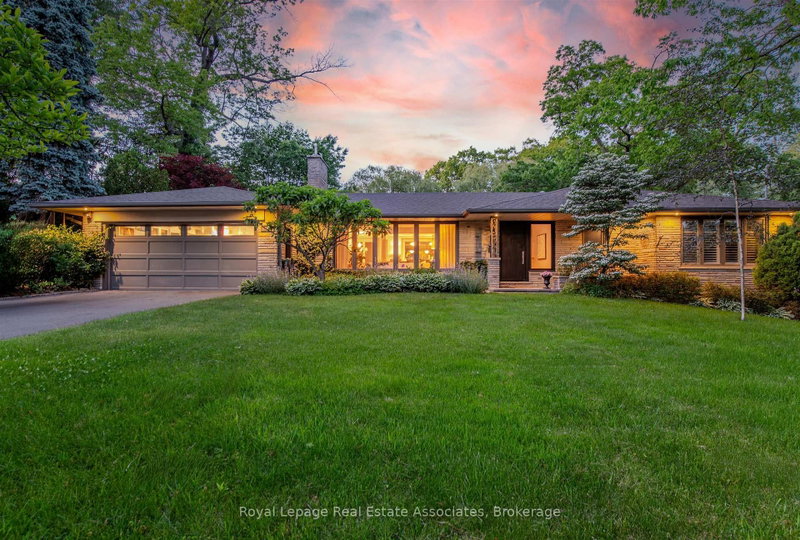 1561 Pinetree Crescent