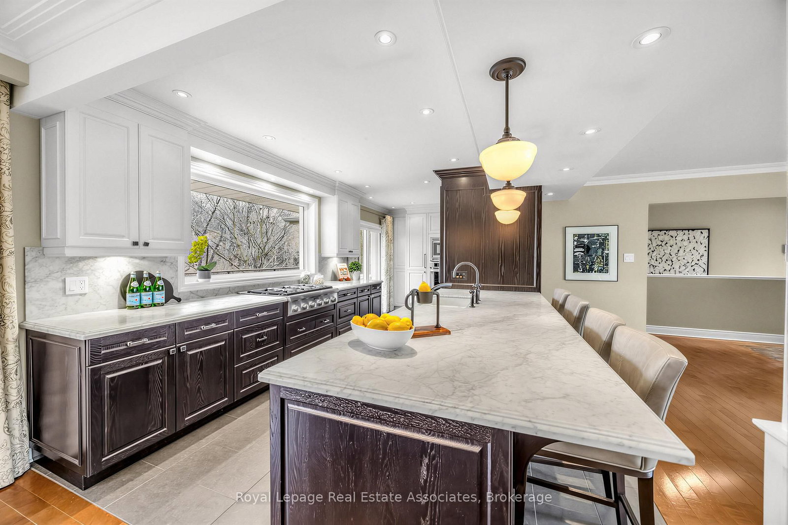 1561 Pinetree Crescent • Mississauga, ON photo 8