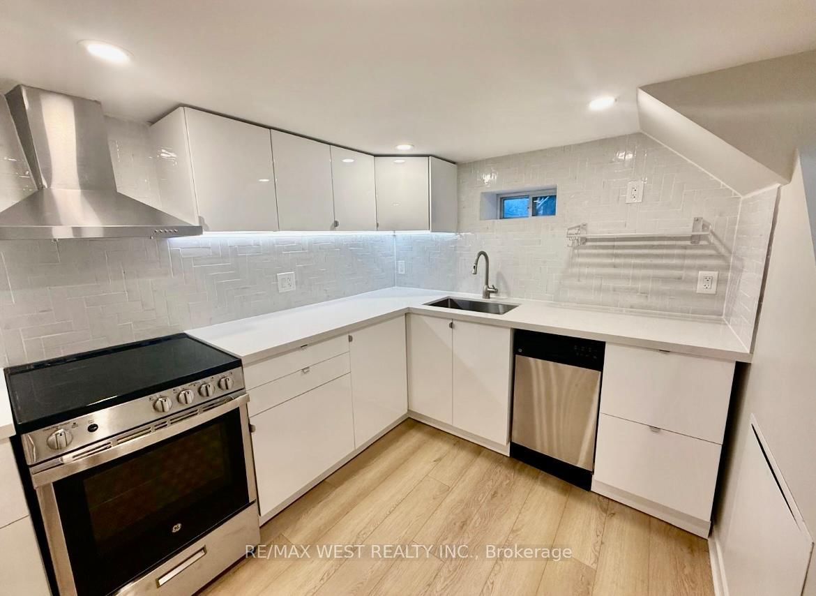 Bsmt-10 Vimy Avenue, Toronto, ON