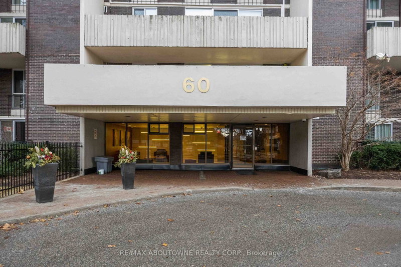 808 - 60 Southport Street