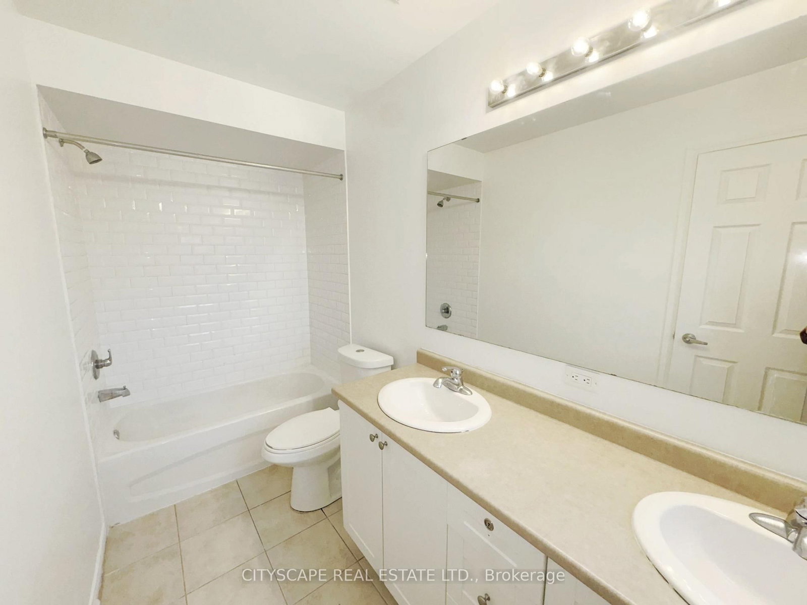 64 Honeyview Trail • Brampton, ON photo 16