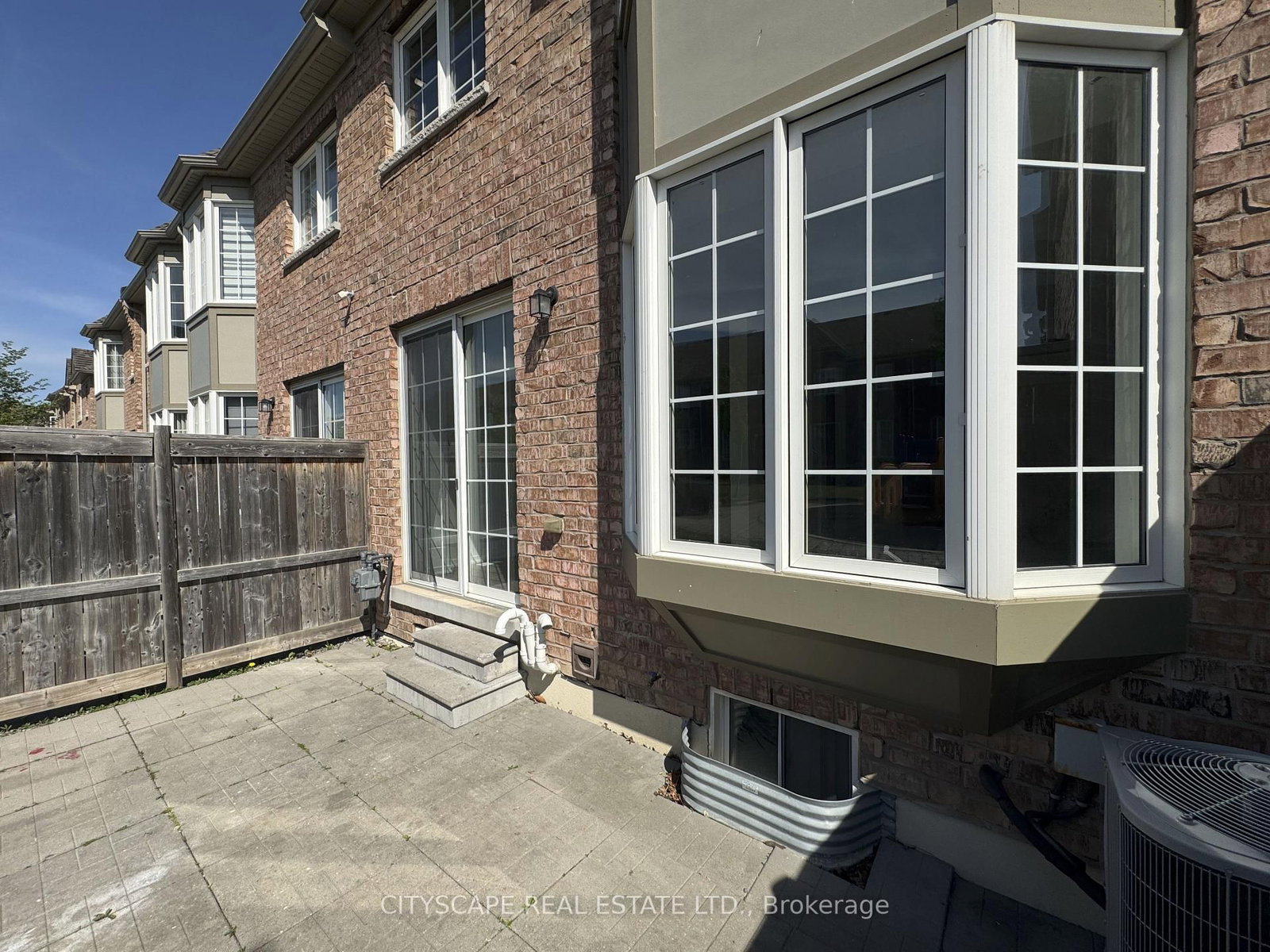 64 Honeyview Trail • Brampton, ON photo 39