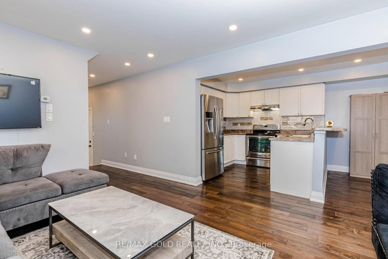 28 Rivermere Brampton,ON L7A 1R4 — Photo 12