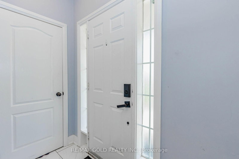 28 Rivermere Brampton,ON L7A 1R4 — Photo 6