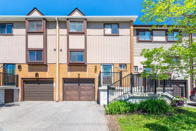 4-bed Townhouse, Condo · 122 Moregate Cres
