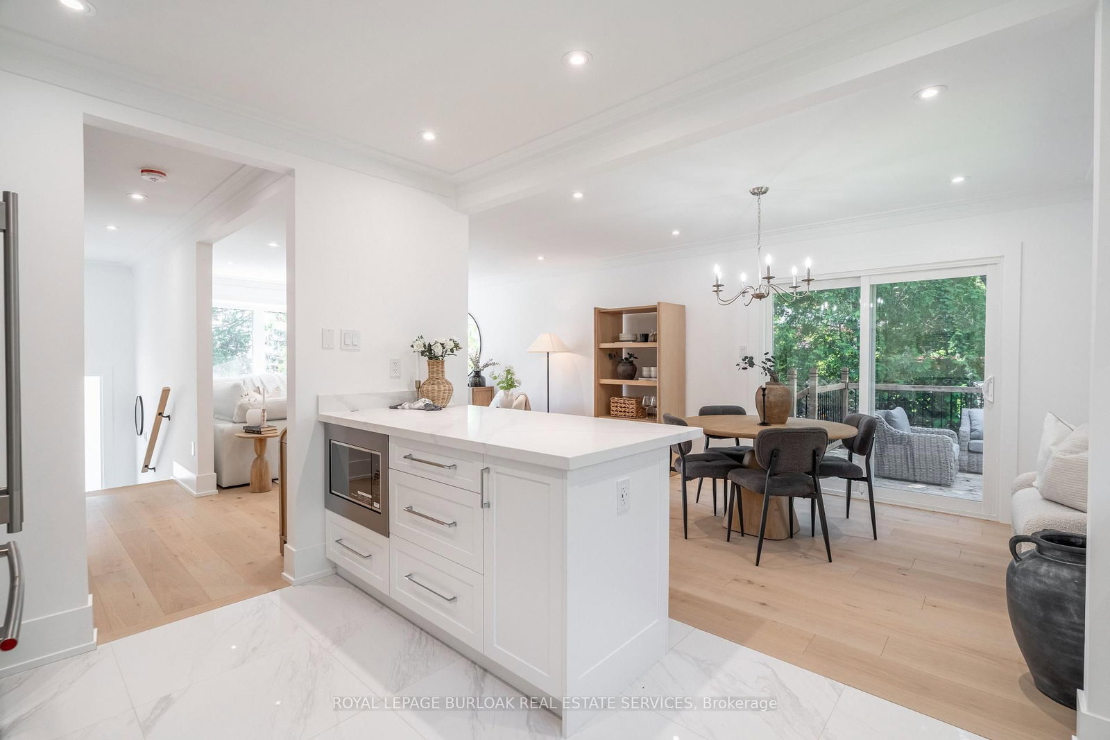 1379 Christina Court • Burlington, ON photo 12