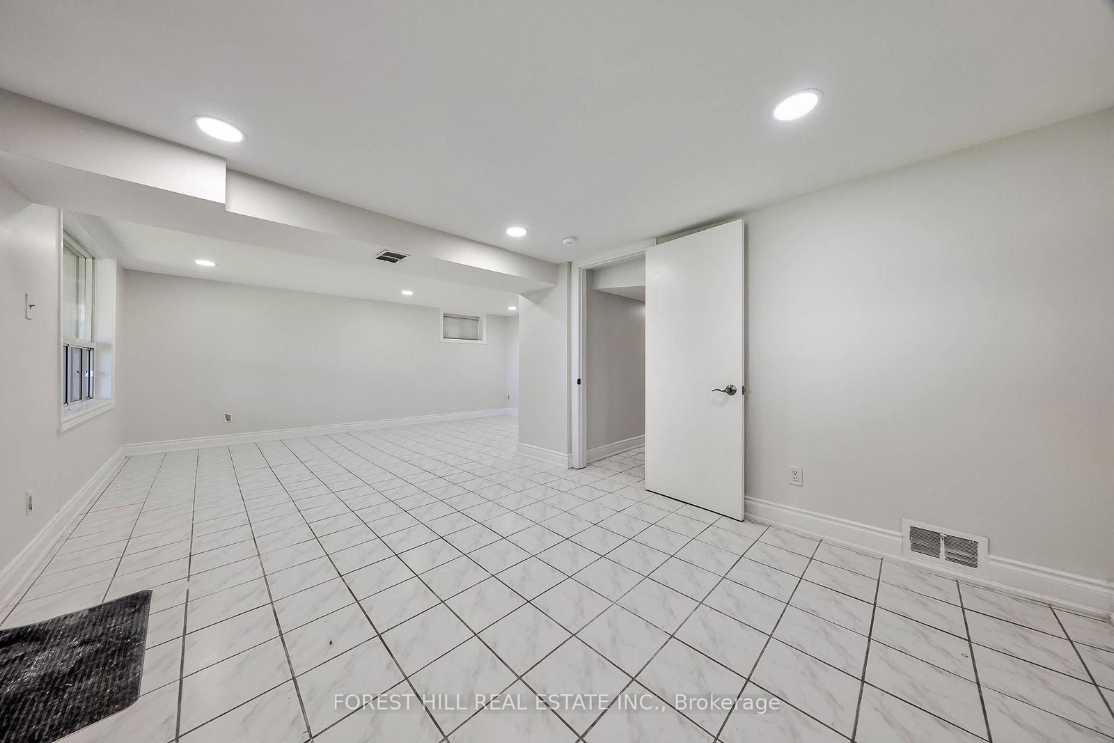 2703 W Lake Shore Boulevard • Toronto, ON photo 19
