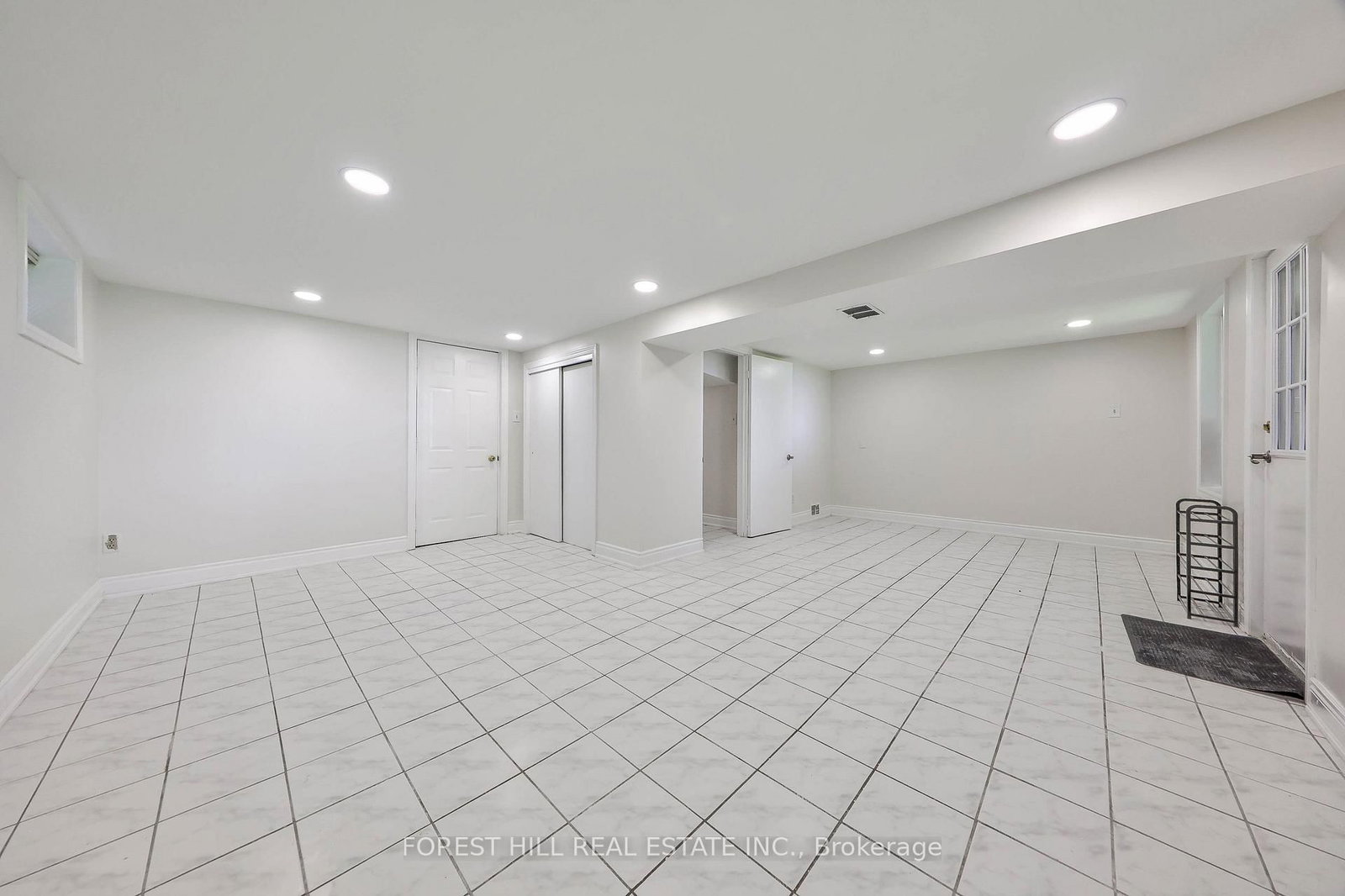 2703 W Lake Shore Boulevard • Toronto, ON photo 20