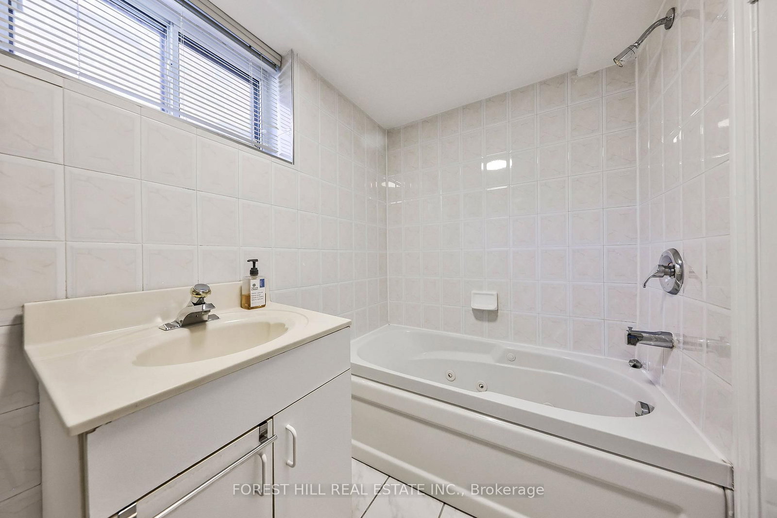 2703 W Lake Shore Boulevard • Toronto, ON photo 23