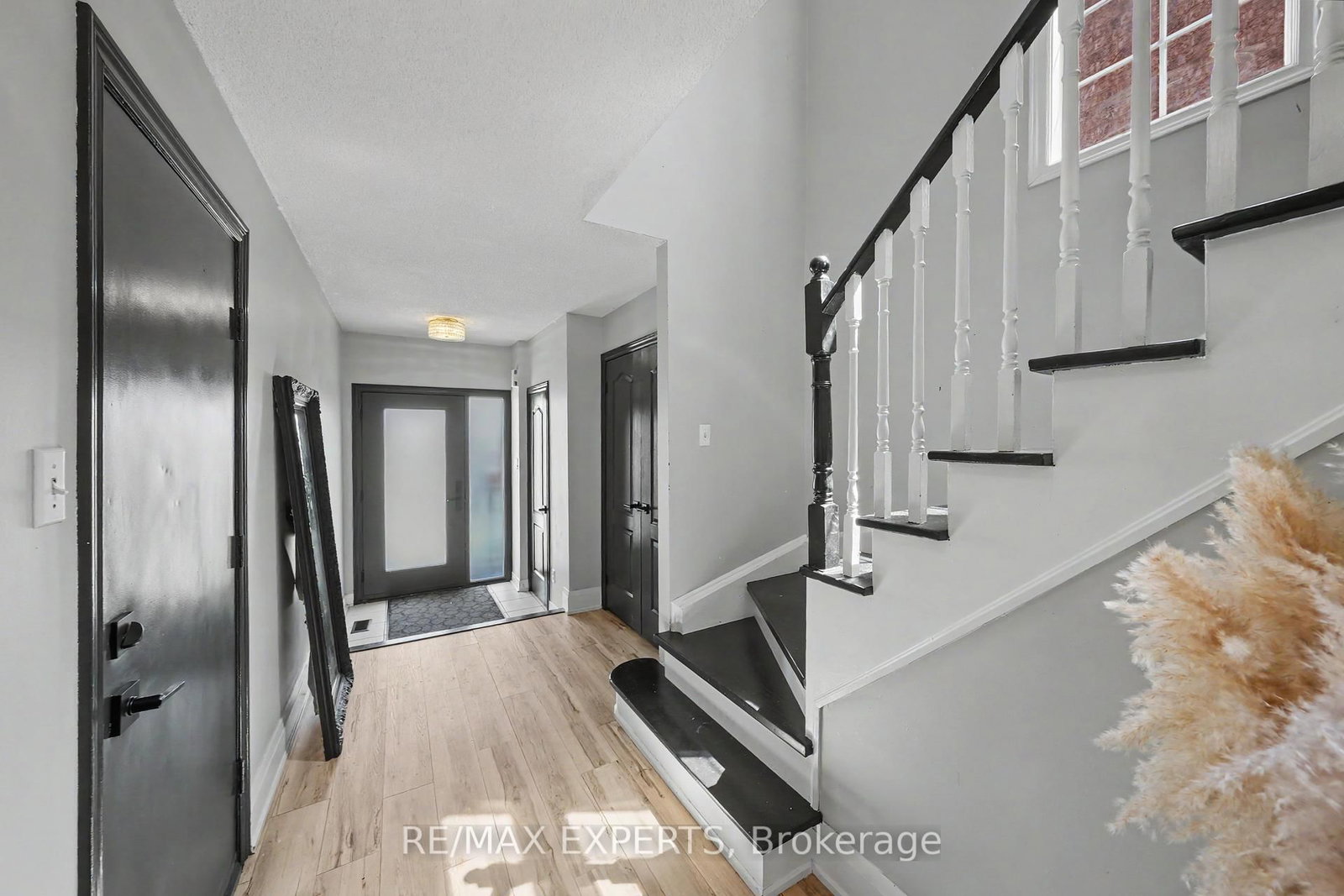 40 Waterbury Street • Caledon, ON photo 3