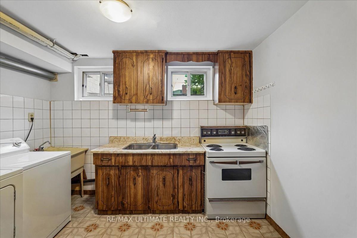 12 Thurodale Avenue • Toronto, ON photo 34