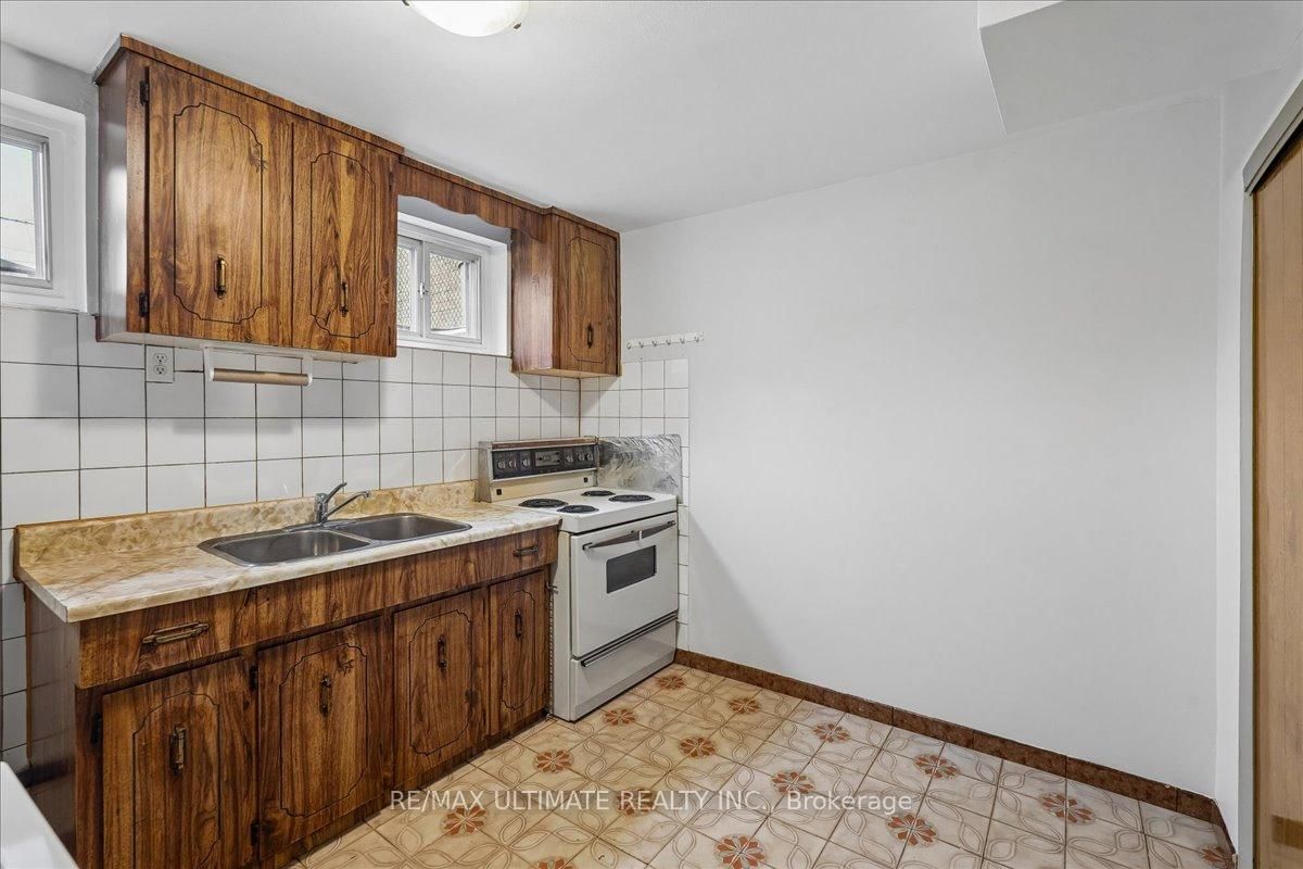 12 Thurodale Avenue • Toronto, ON photo 35