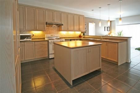 4825 Fulwell Rd, Mississauga, L5M7J8 | Image 2