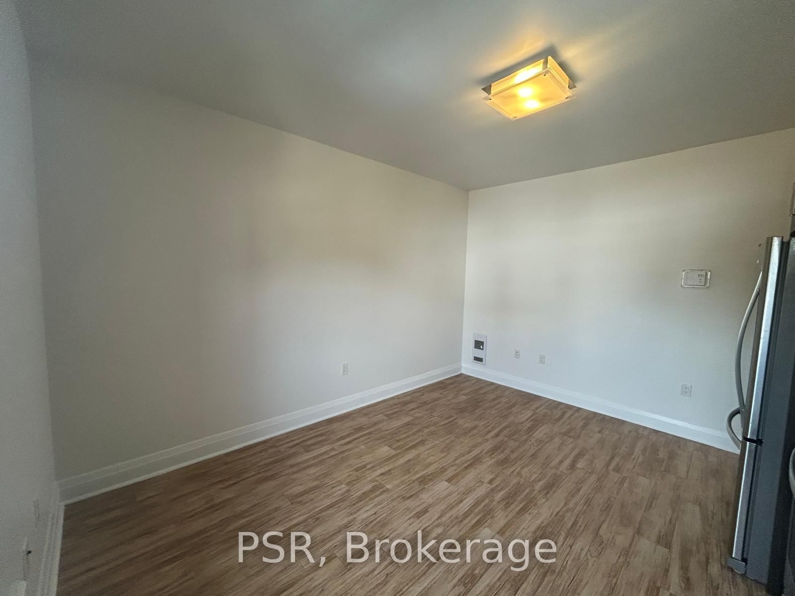 3110 Lake Shore Boulevard W, Unit 3 - Photo 4