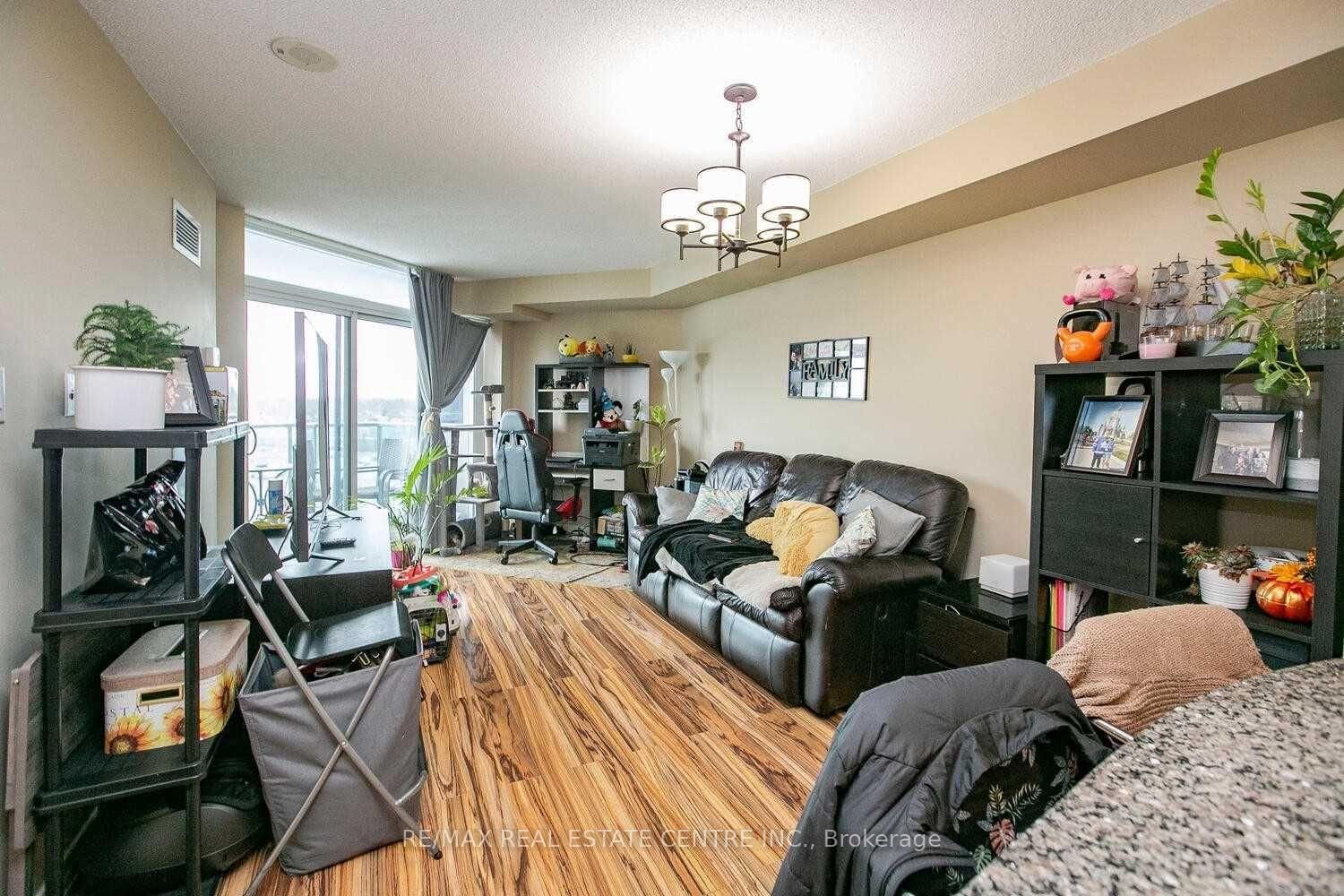 9 George Street N, Unit 814 - Photo 3