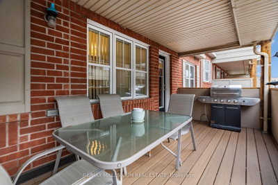 Unit 4 — 774 Neighbourhood Circle — more photos