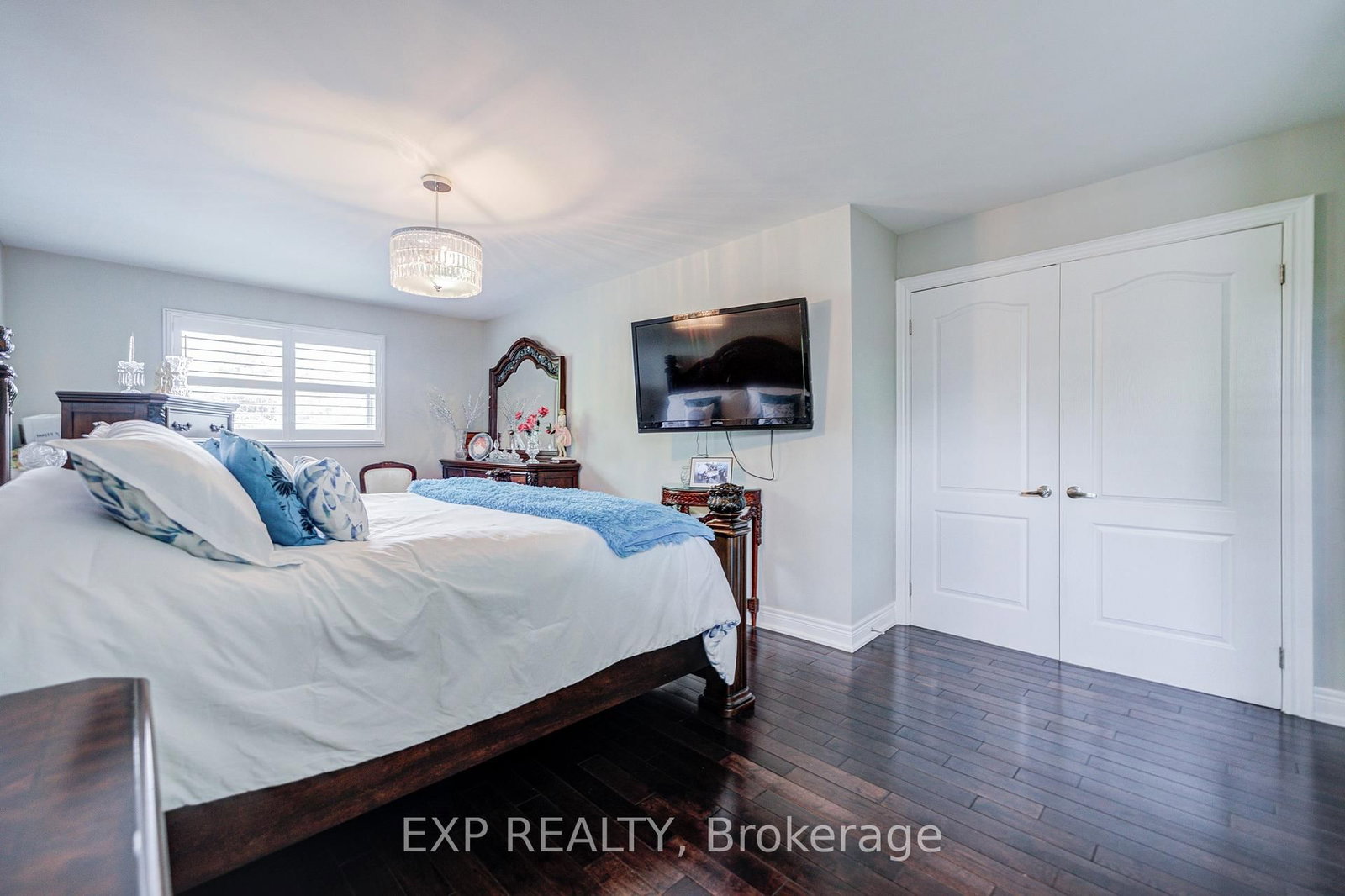 593A Scarlett Road N • Toronto, ON photo 16