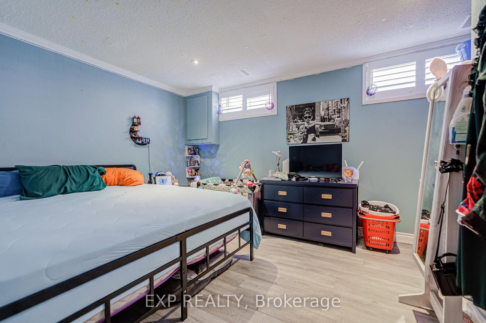 593A Scarlett Road N • Toronto, ON photo 34