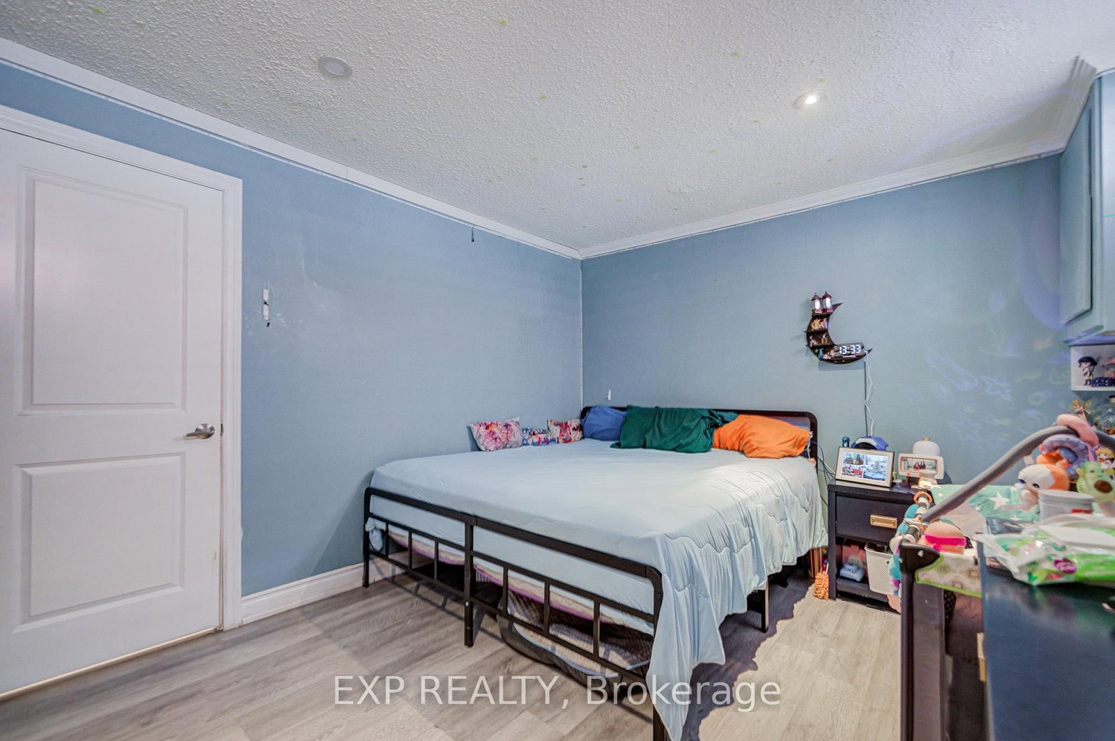 593A Scarlett Road N • Toronto, ON photo 41