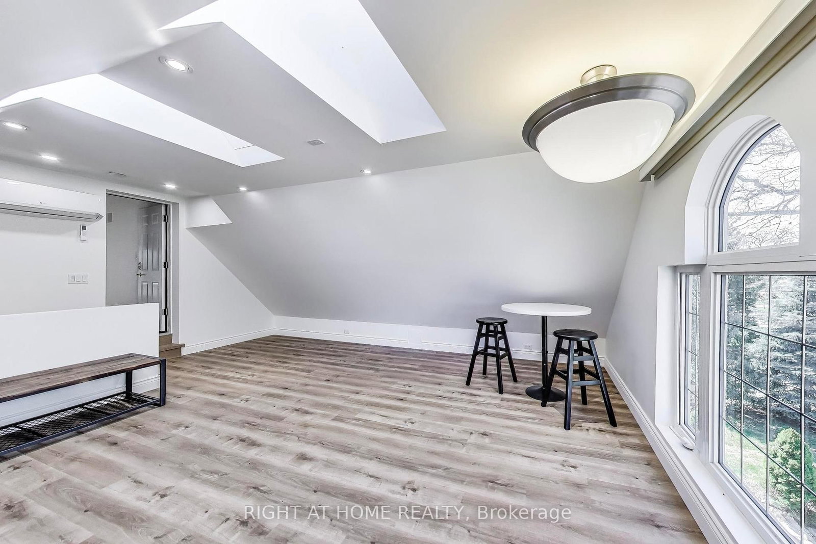 (Upper Level) 4 Martin Grove Road, Toronto, ON, photo 3
