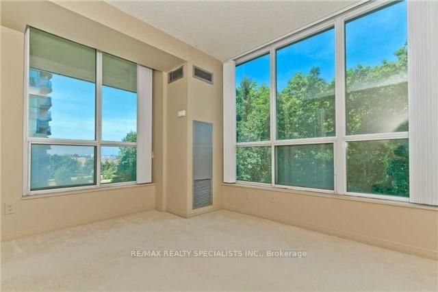 2565 Erin Centre Mississauga,ON L5M 6Z8 — Photo 3