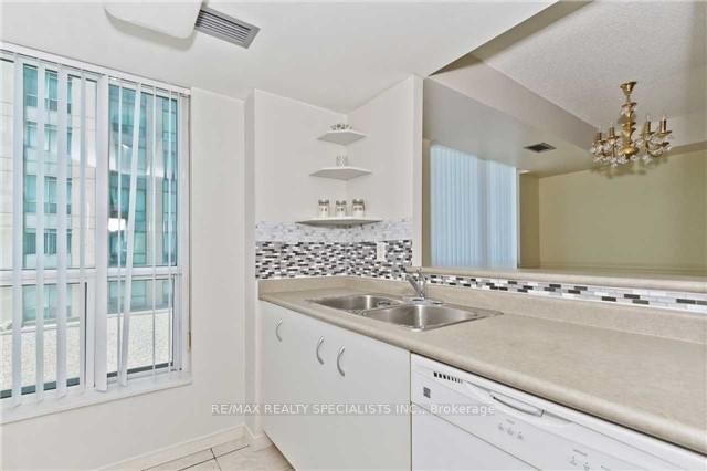 2565 Erin Centre Mississauga,ON L5M 6Z8 — Photo 6