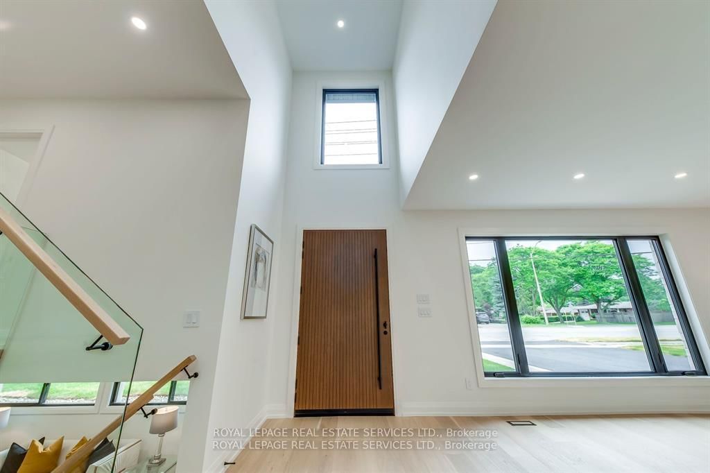 559 Walkers Line • Burlington, ON photo 11
