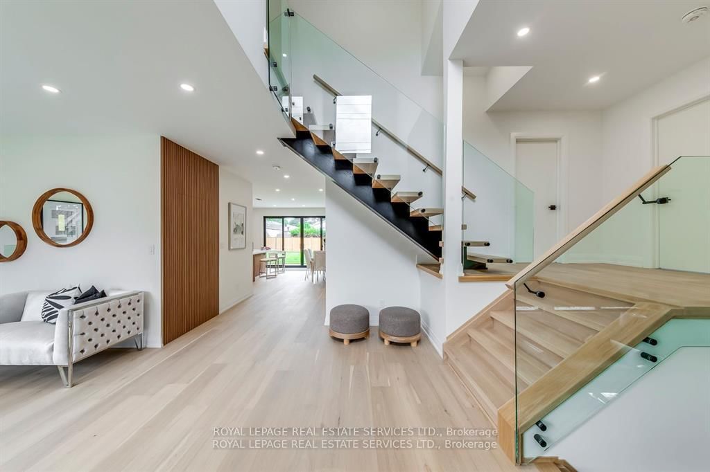 559 Walkers Line • Burlington, ON photo 12