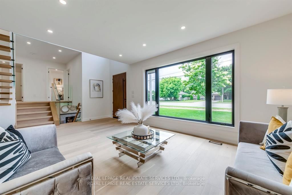 559 Walkers Line • Burlington, ON photo 13