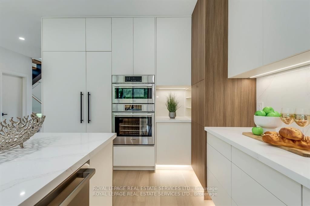 559 Walkers Line • Burlington, ON photo 18