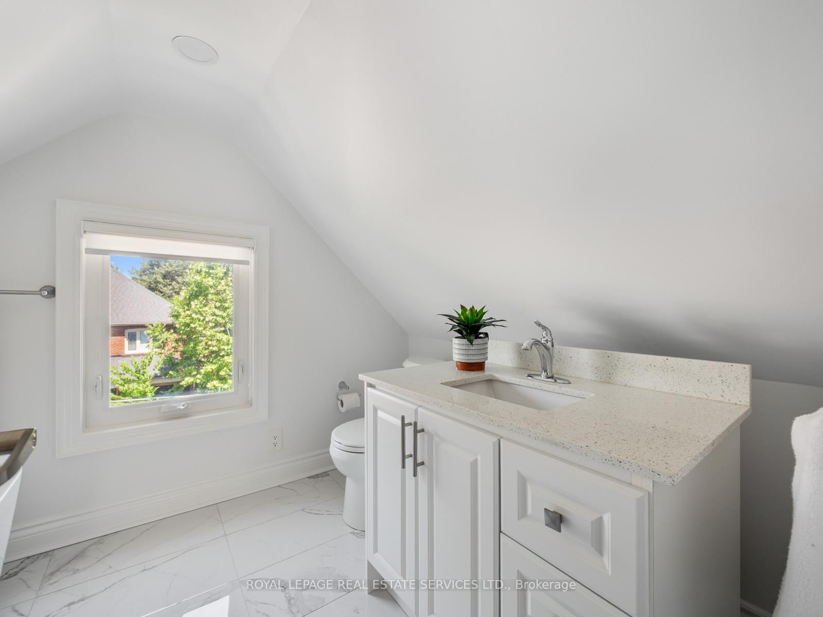15 Melville Avenue • Toronto, ON photo 23