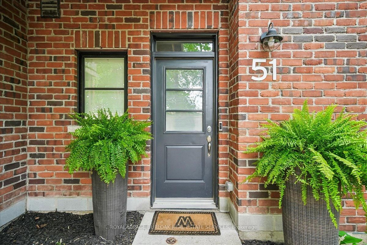 70 Plains Road W
