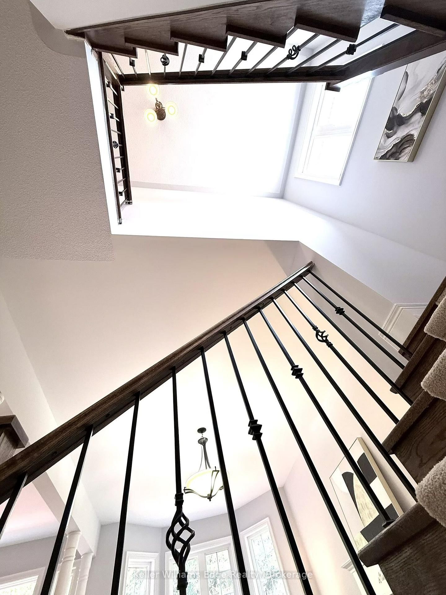2241 Adirondak Trail • Oakville, ON photo 17