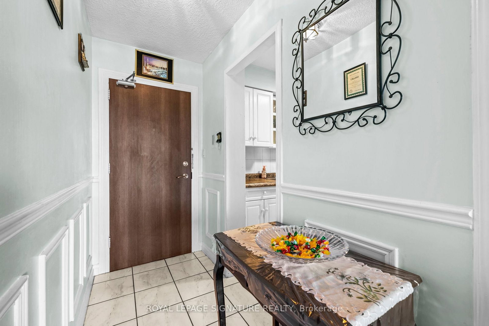 2556 Argyle Road, Unit 304 - Photo 4
