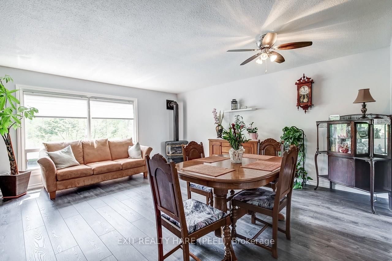 Townhouse sold at 34 Kingham Road, Halton Hills, Ontario, L7J 1S4 - Acton - MLS: W13209010