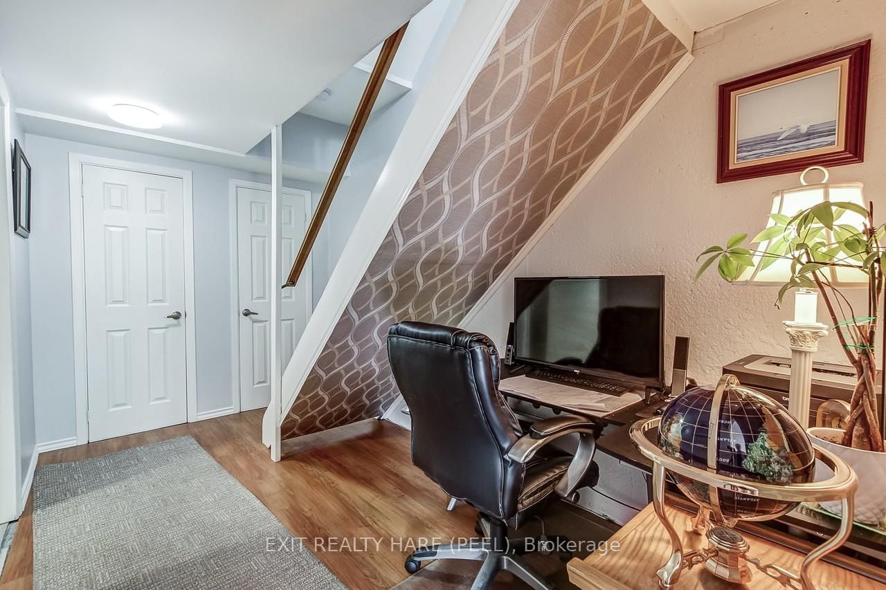 Townhouse sold at 34 Kingham Road, Halton Hills, Ontario, L7J 1S4 - Acton - MLS: W13209010