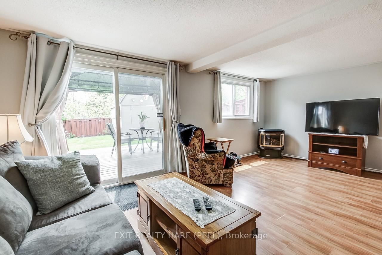 Townhouse sold at 34 Kingham Road, Halton Hills, Ontario, L7J 1S4 - Acton - MLS: W13209010