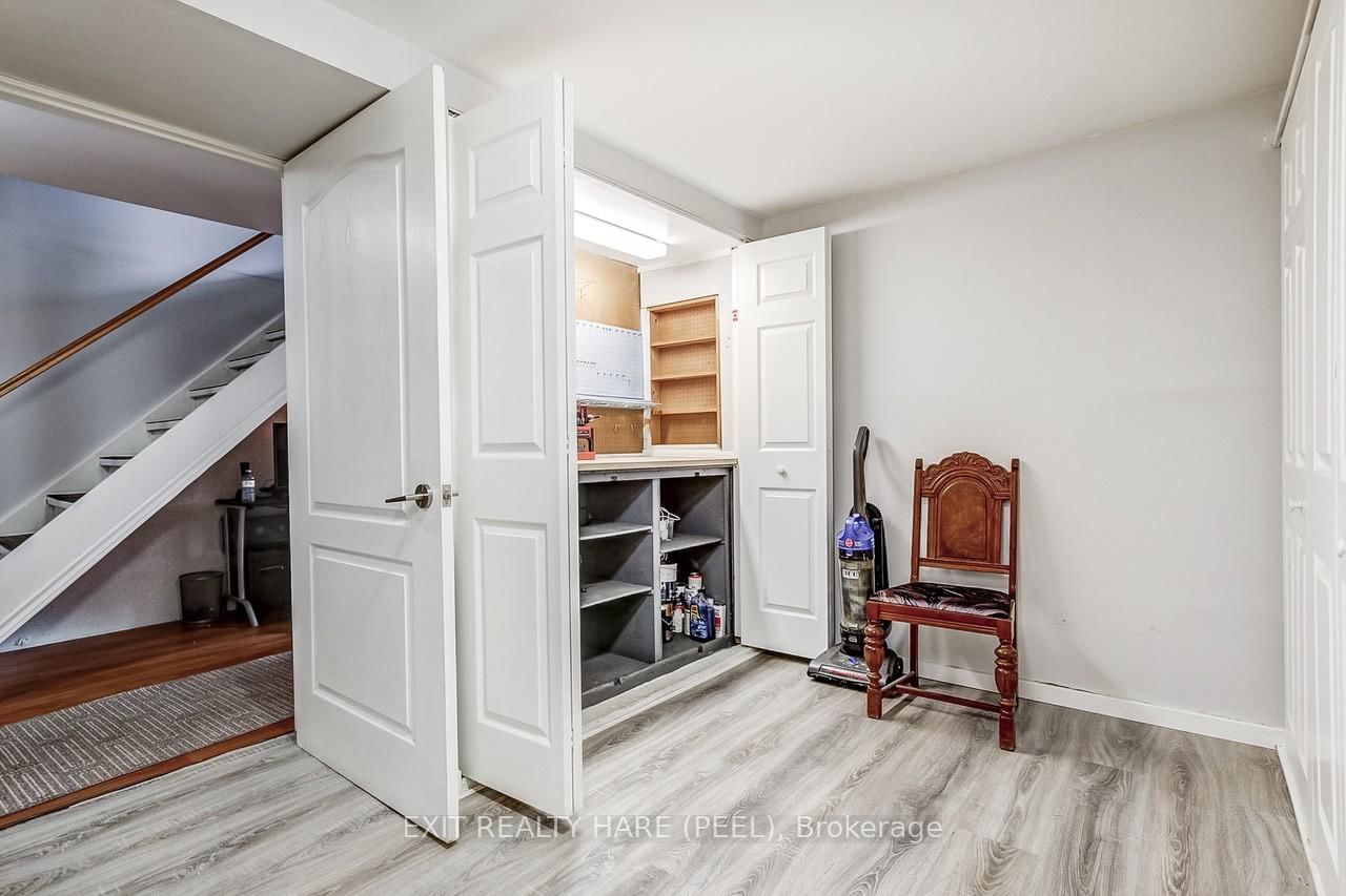 Townhouse sold at 34 Kingham Road, Halton Hills, Ontario, L7J 1S4 - Acton - MLS: W13209010