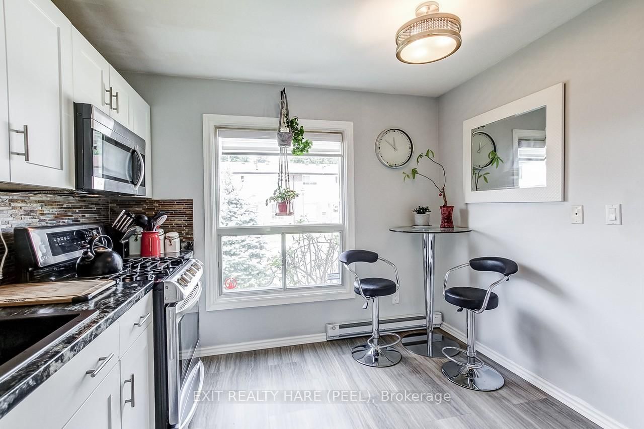 Townhouse sold at 34 Kingham Road, Halton Hills, Ontario, L7J 1S4 - Acton - MLS: W13209010
