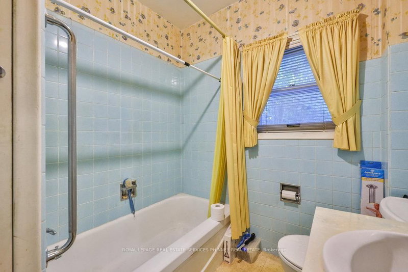945 Beechwood Mississauga,ON L5G 4E3 — Photo 28