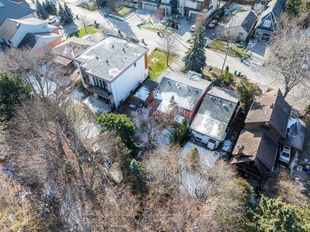 945 Beechwood Mississauga,ON L5G 4E3 — Photo 7