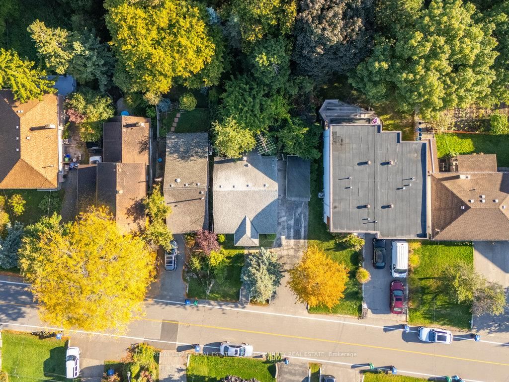 945 Beechwood Mississauga,ON L5G 4E3 — Photo 9