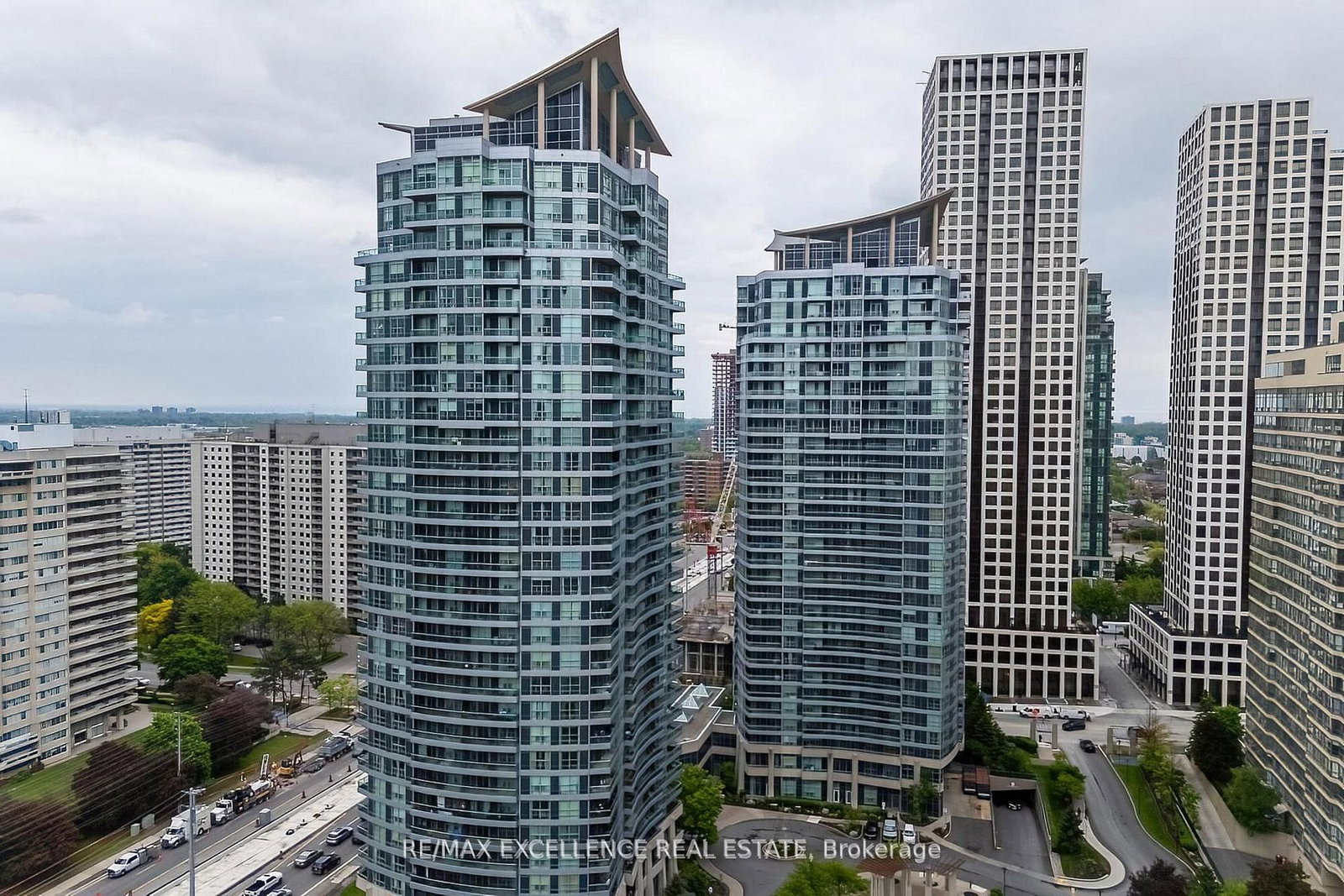 33 Elm Drive, Unit 2102 - Photo 2